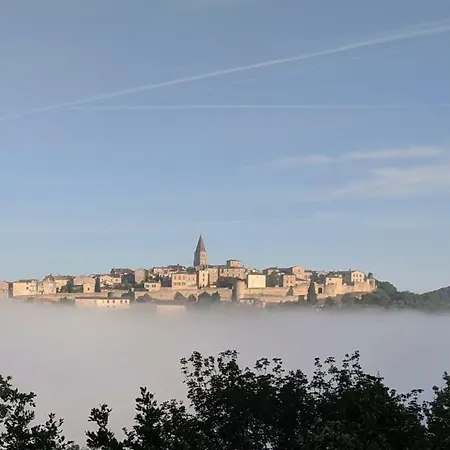 Rue Des Fleurs Puycelsi Feriehus