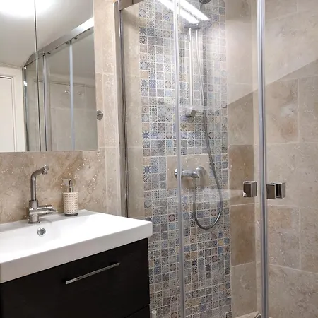 Rue Des Fleurs Puycelsi Feriehus *