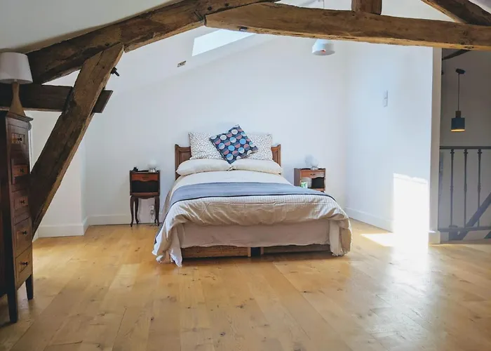 Rue Des Fleurs Puycelsi Casa vacanze