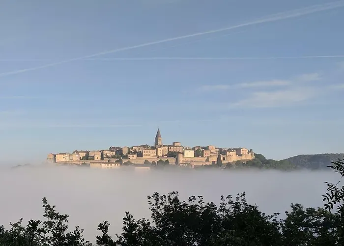 Rue Des Fleurs Puycelsi Casa vacanze